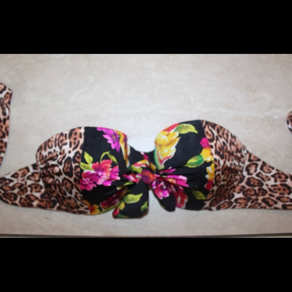 Victoria’s Secret strapless bikini tops - Picture 2 of 15